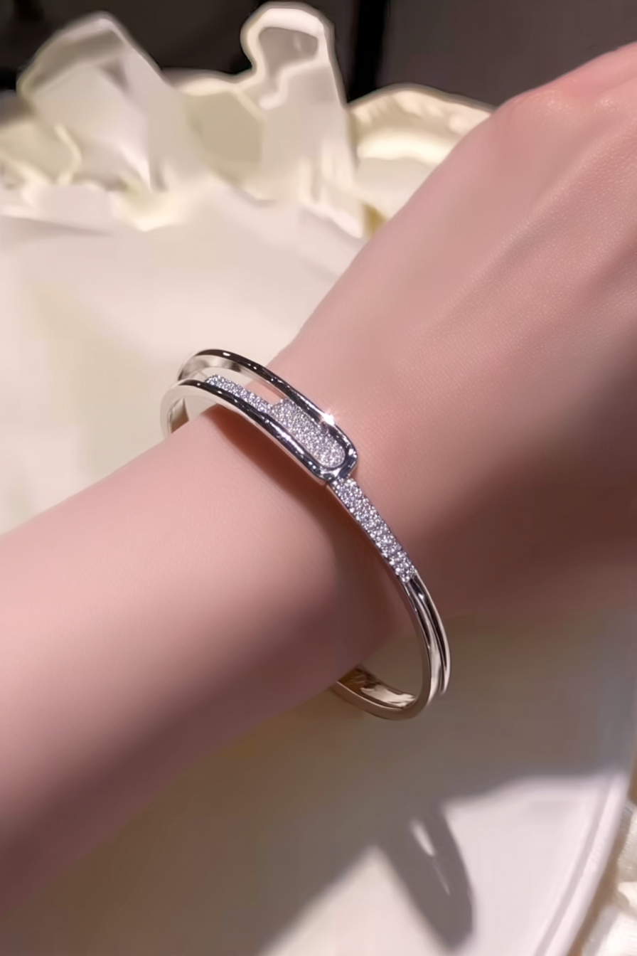 Delicate 925 sterling silver Lumi zircon bracelet.