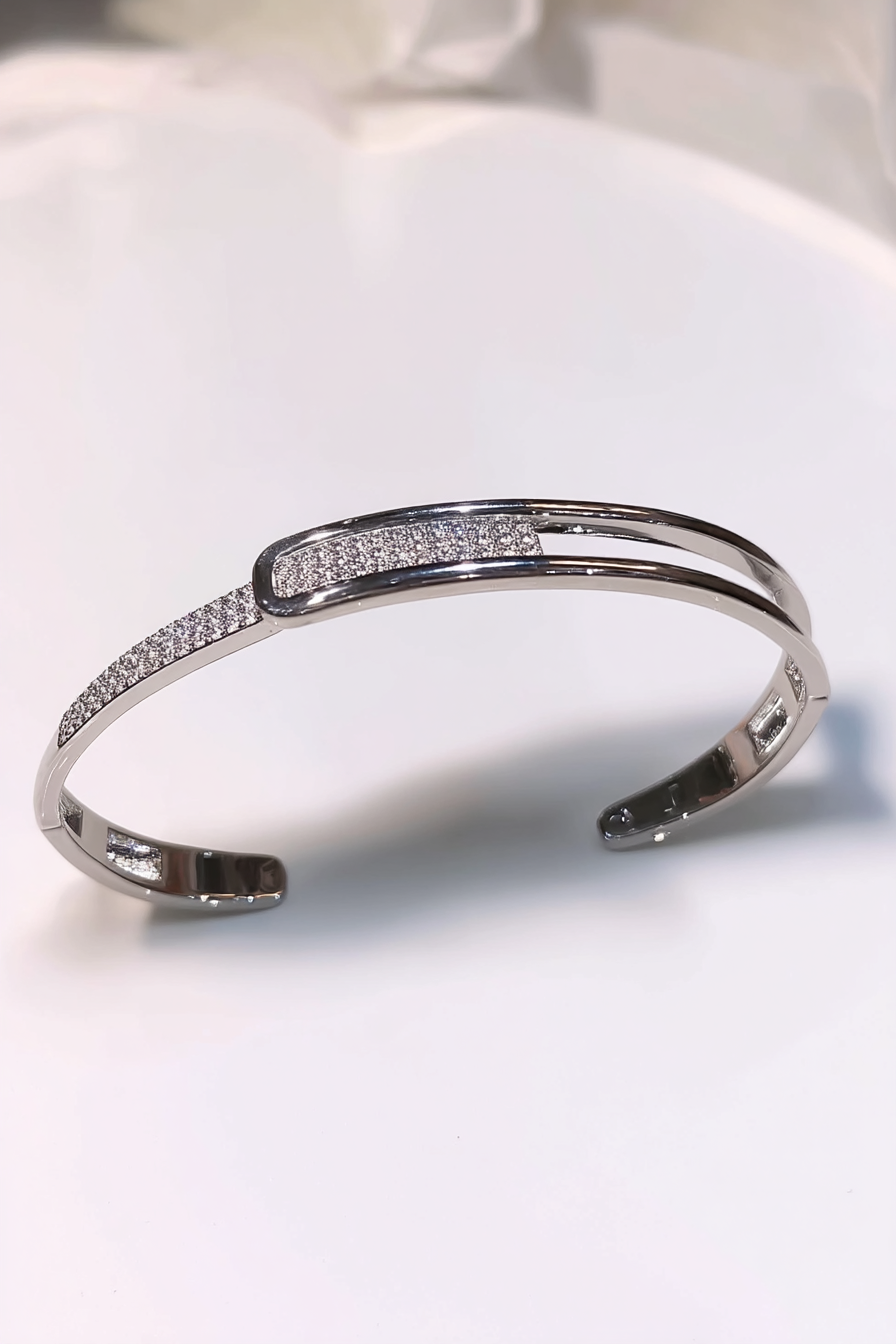 Delicate 925 sterling silver Lumi zircon bracelet.