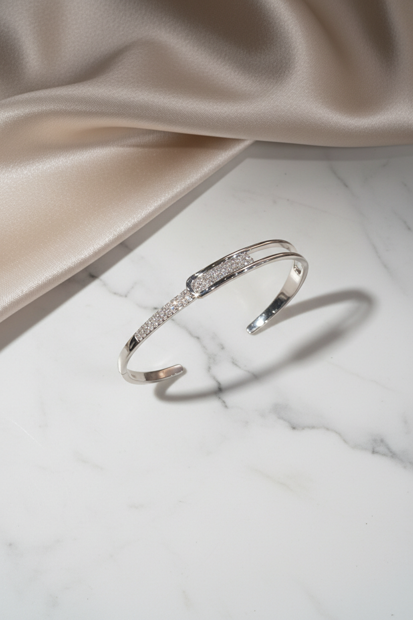 Delicate 925 sterling silver Lumi zircon bracelet.